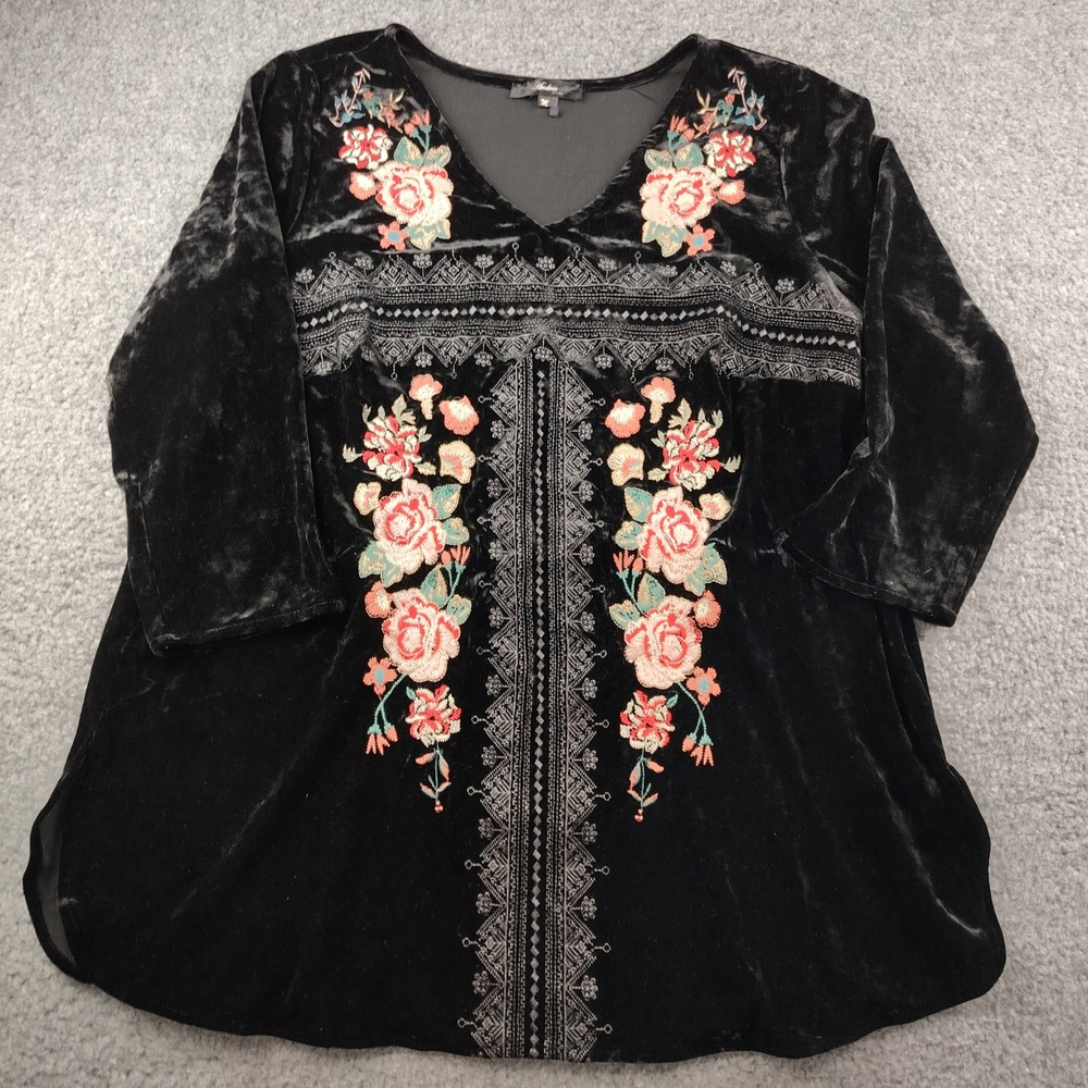 Andree by Unit Velvet Tunic Top Sz Medium Floral Embroidered Black EUC